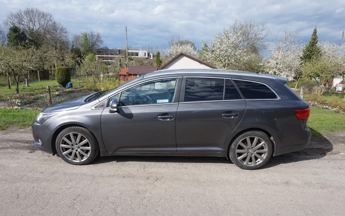 Toyota Avensis cena 19000 przebieg: 339000, rok produkcji 2013 z Gliwice małe 106